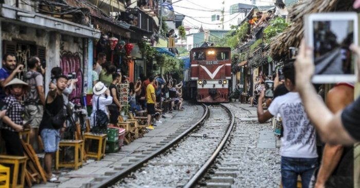 Trước ngày 17/9 Hà Nội sẽ đóng cửa “quán cà phê đường tàu” (15/9/2022)