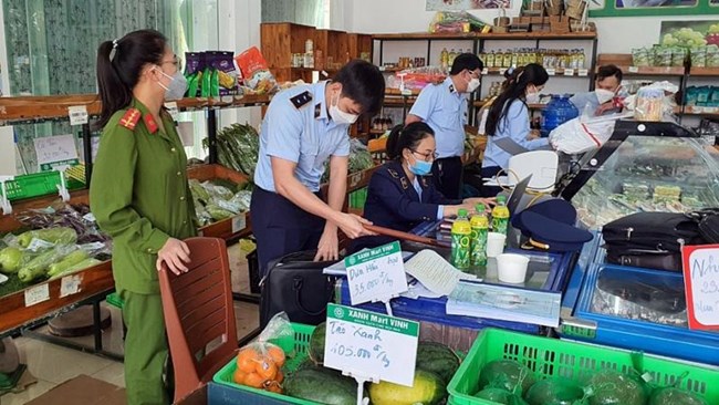 Xử lý nghiêm hành vi kinh doanh rau củ quả không rõ nguồn gốc (27/9/2022)