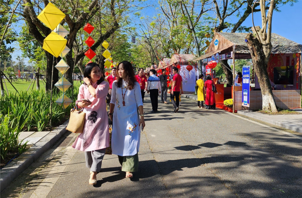 THỜI SỰ 18H CHIỀU 25/1/2023 Nhiều địa phương ghi nhận khách du lịch tăng cao trong những ngày cao điểm Tết Nguyên đán Quý Mão