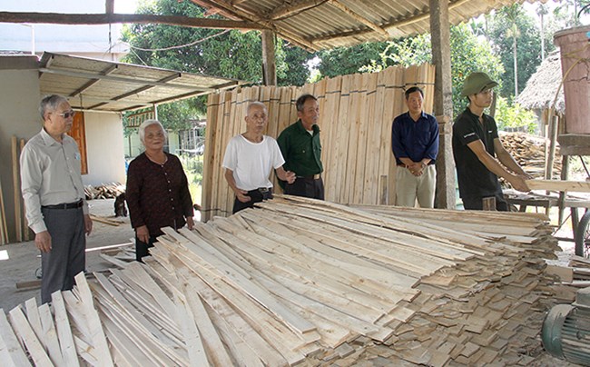 Phát huy vai trò tuổi cao - gương sáng, nhiều người cao tuổi  tiếp tục lao động sản xuất, kinh doanh (01/10/2023)