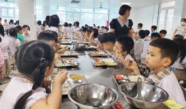 Thành phố Cao Bằng: Các trường tiểu học bất ngờ đồng loạt dừng tổ chức ăn bán trú (2/10/2023)