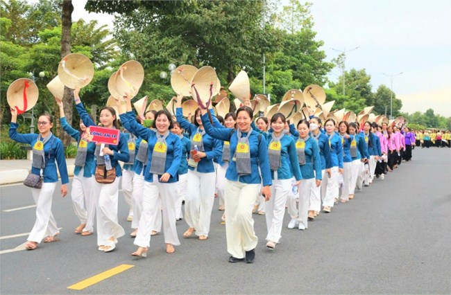 Cần Thơ: Đồng lòng lan tỏa nét đẹp áo bà ba, áo dài qua Lễ hội “Duyên dáng phương Nam” (11/10/2023)