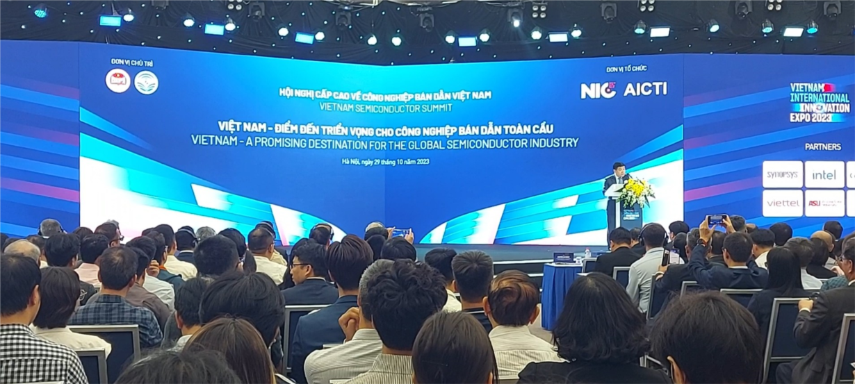 Việt Nam - Điểm đến triển vọng cho ngành công nghiệp bán dẫn toàn cầu (29/10/2023)
