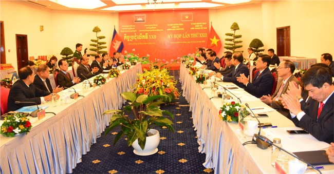 Việt Nam - Campuchia tăng cường phối hợp tìm kiếm, quy tập hài cốt liệt sĩ (24/10/2023)
