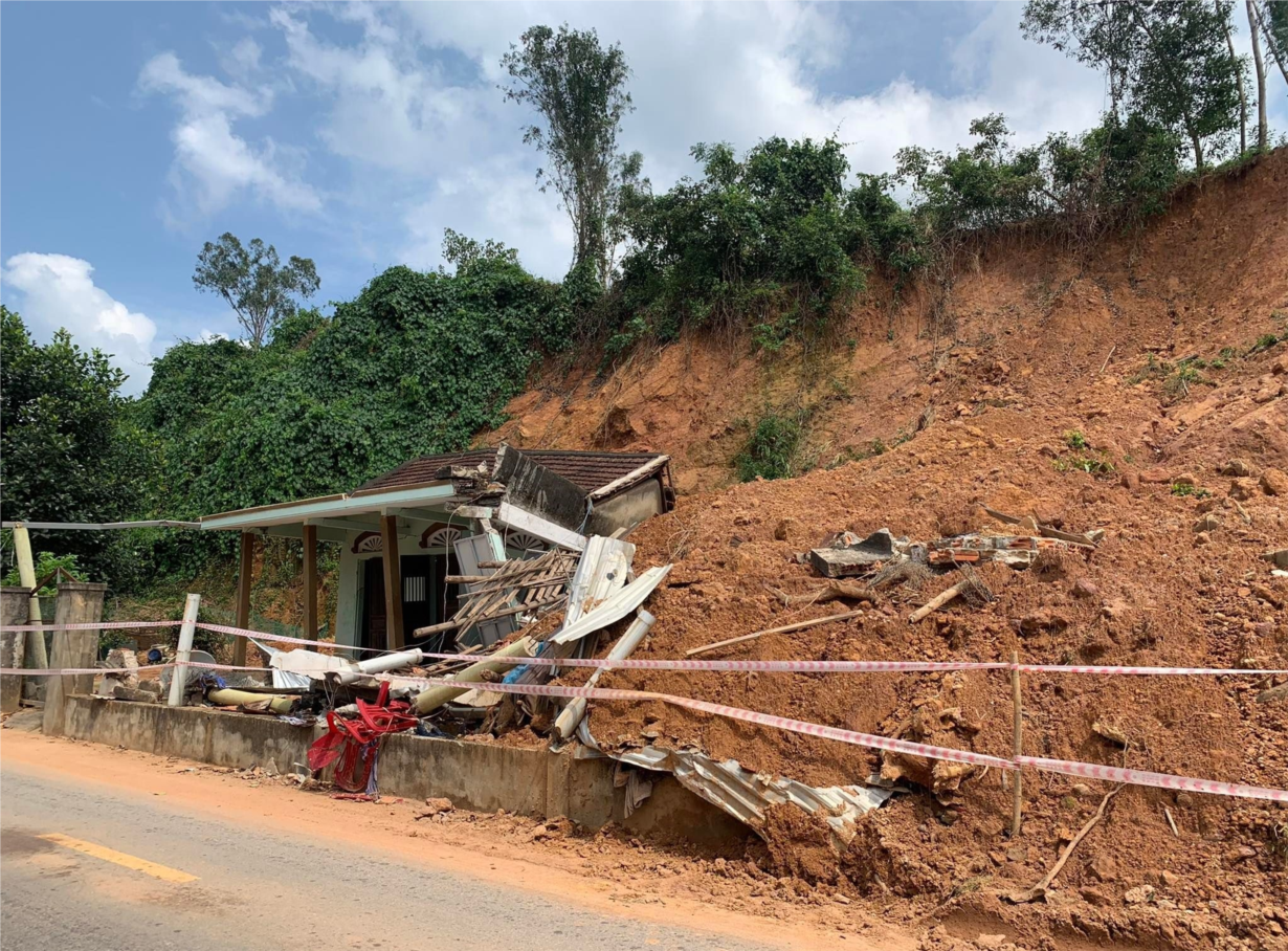 Thừa Thiên Huế ứng phó với nguy cơ sạt lở đất đá vùng đồi núi (10/10/2023)