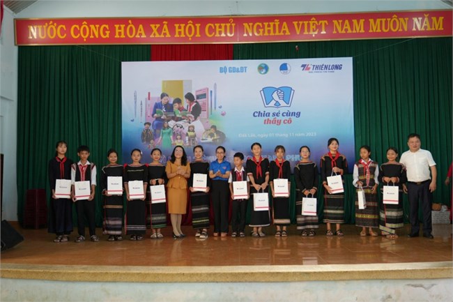 Chương trình “chia sẻ cùng thầy cô” hành trình đến Đăk Lắk (01/11/2023)