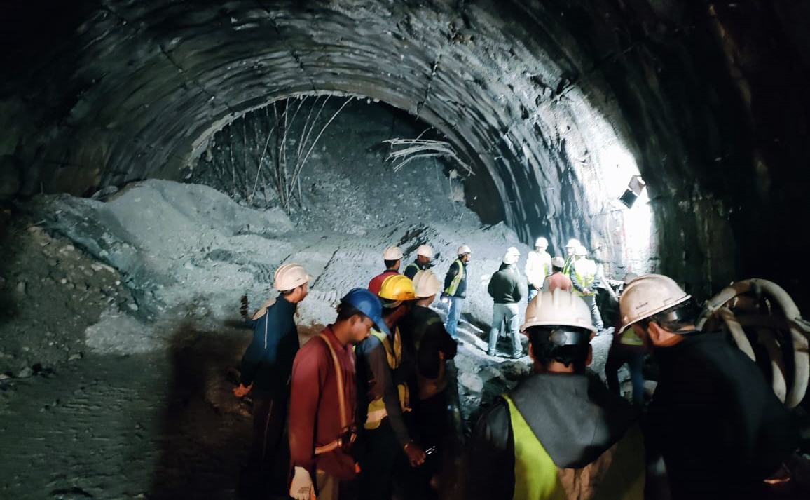 Ấn Độ chạy đua với thời gian để giải cứu 40 công nhân trong vụ sập hầm (14/11/2023)