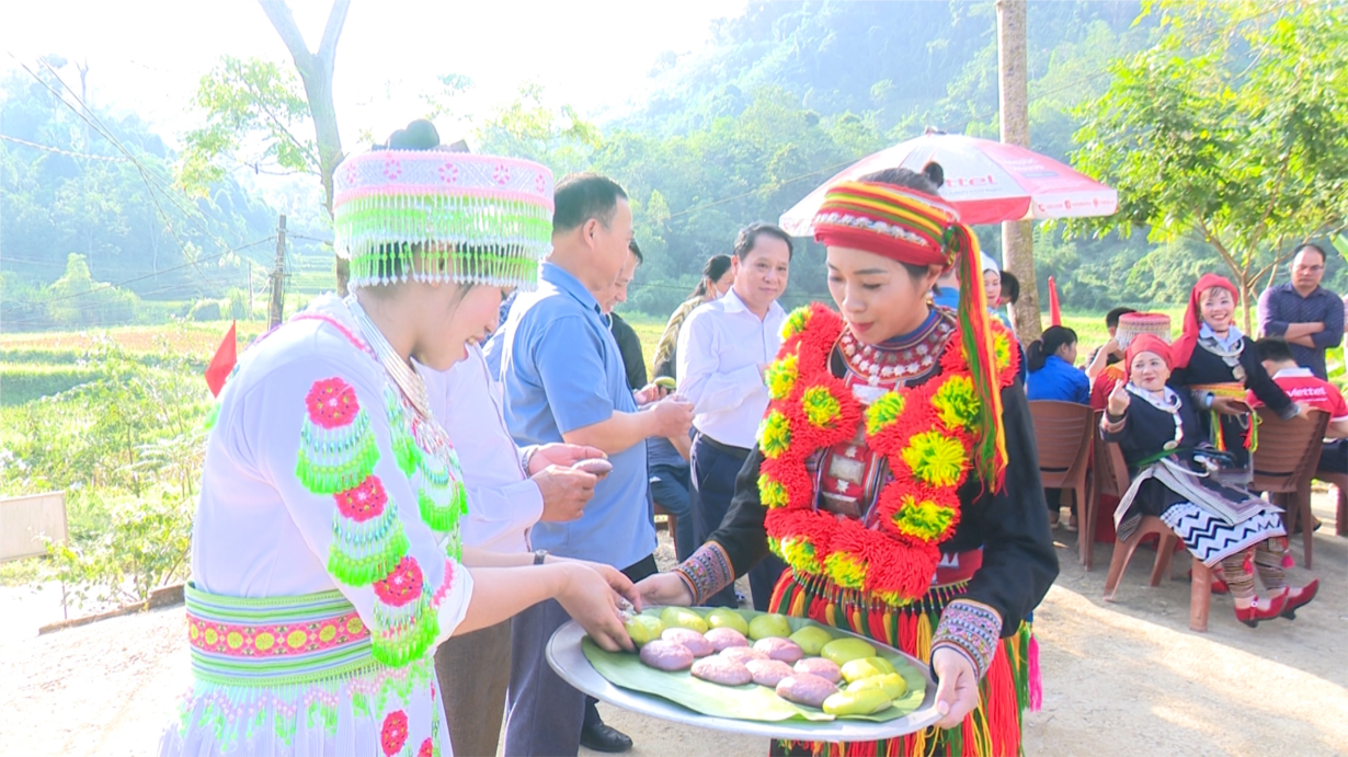 Rực rỡ sắc màu dân tộc trong ngày hội đoàn kết (17/11/2023)