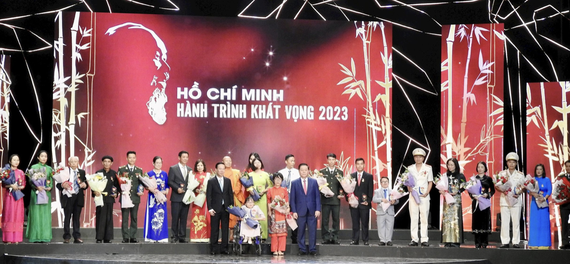 Giao lưu điển hình toàn quốc 2023 “Hồ Chí Minh- Hành trình khát vọng” (3/11/2023)
