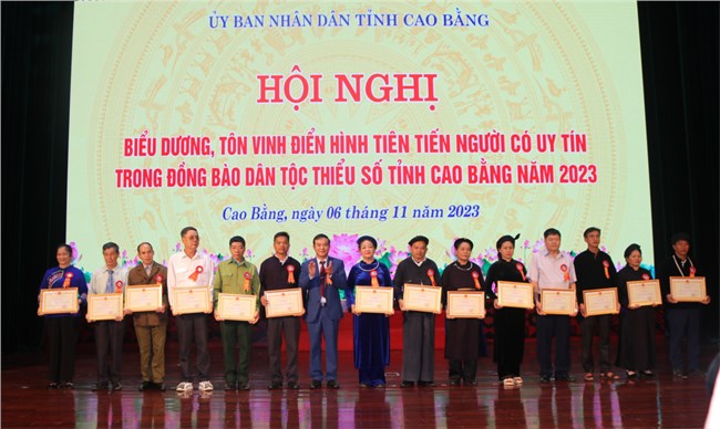 Cao Bằng tôn vinh người có uy tín trong đồng bào dân tộc thiểu số (6/11/2023)
