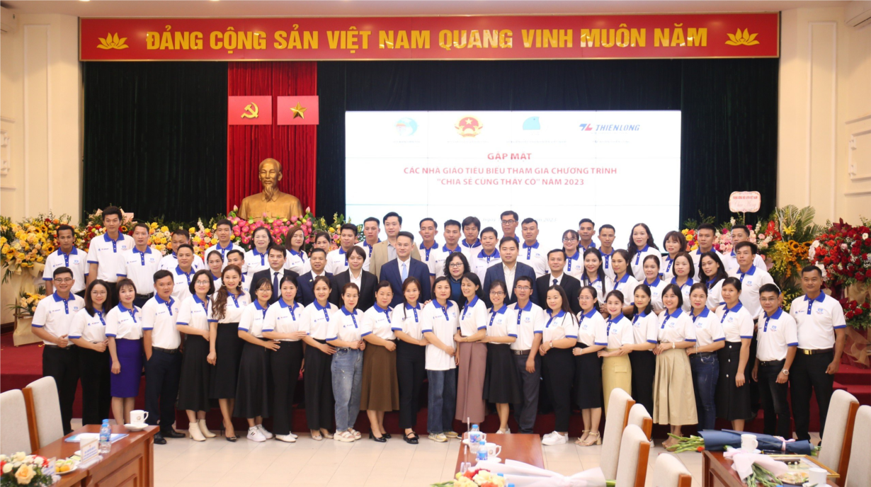 Lãnh đạo Bộ GD&ĐT gặp mặt 58 thầy cô tham gia Chương trình  “Chia sẻ cùng thầy cô” năm 2023