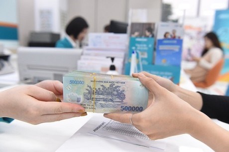 Lãi suất giảm, tín dụng gặp khó cuối năm (24/11/2023)
