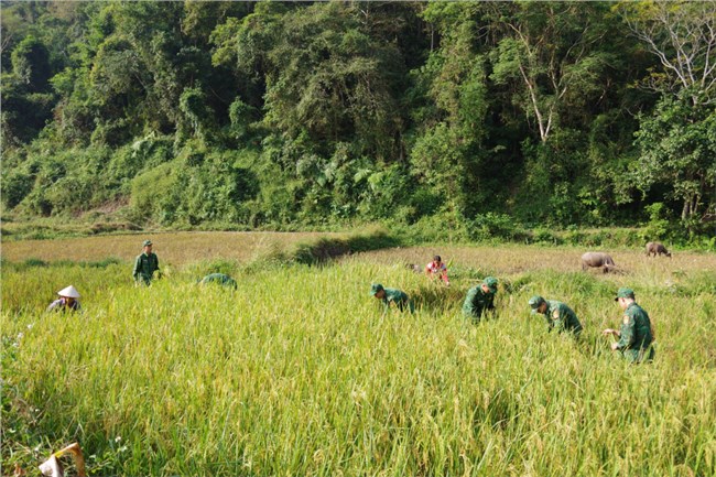 Bộ đội Biên phòng Cao Bằng- “Giúp dân là tự giúp chính mình” (16/11/2023)