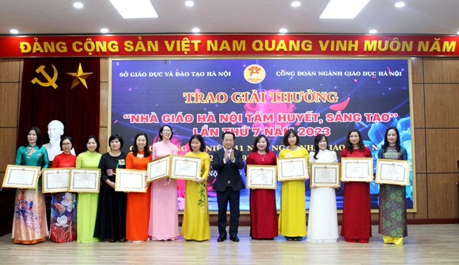 Hà Nội vinh danh 135 nhà giáo tâm huyết, sáng tạo (9/11/2023)