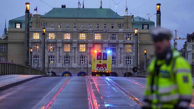 Praha mở đường dây nóng khủng hoảng, tăng cường hỗ trợ người dân sau vụ xả súng (22/12/2023)