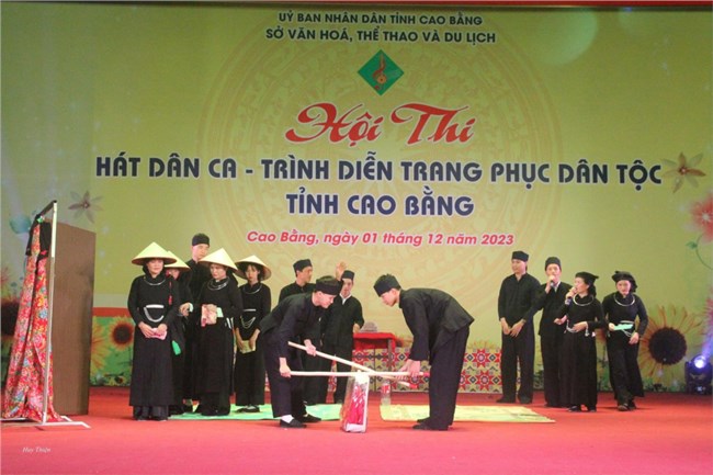 Sôi nổi hội thi Hát dân ca, trình diễn trang phục dân tộc tỉnh Cao Bằng (01/12/2023)