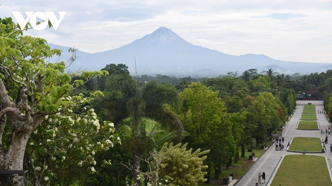 Indonesia: Đề xuất miễn thị thực nhập cảnh cho du khách 20 nước để thúc đẩy du lịch (08/12/2023)
