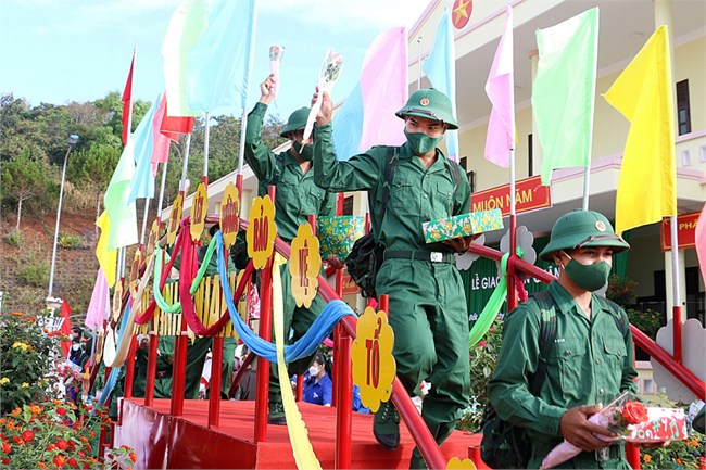 Thanh niên Đắk Nông háo hức lên đường nhập ngũ (07/2/2023)