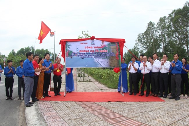 Hậu Giang khánh thành công trình “Đường cờ Tổ quốc” chào mừng kỷ niệm 93 năm Ngày thành lập Đảng Cộng sản Việt Nam (1/2/2023)