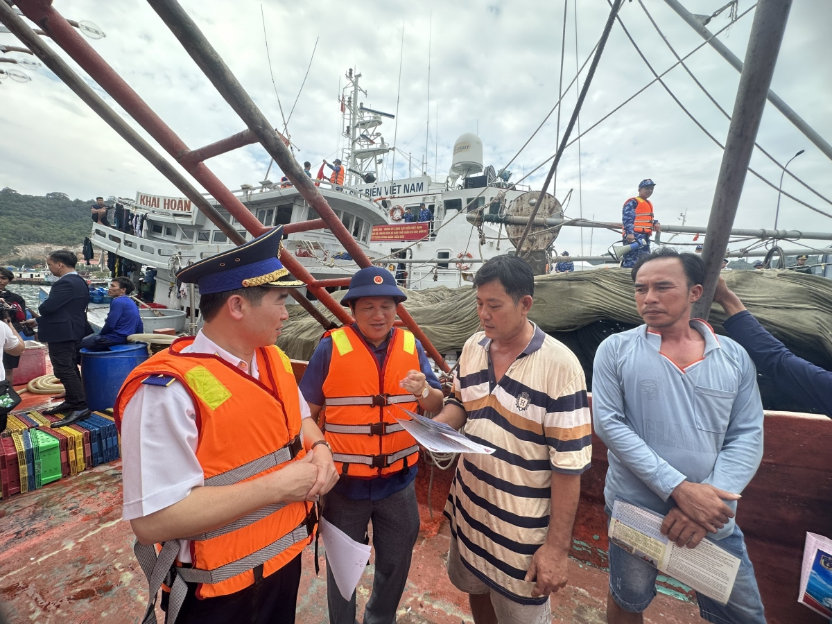 Tăng cường tuần tra khu vực biển giáp ranh, không để tàu cá Việt Nam vi phạm IUU (15/3/2023)