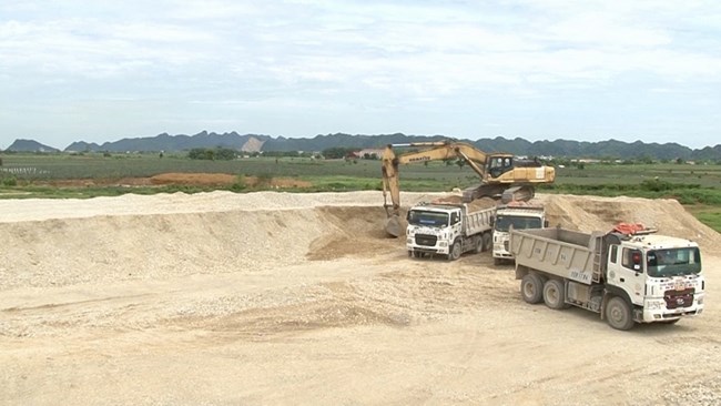 Ninh Bình: Gắn trách nhiệm người đứng đầu trong công tác giải phóng mặt bằng (19/04/2023)