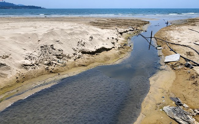 Bí thư Đà Nẵng: Không để nước thải tràn ra bãi biển (19/4/2023)