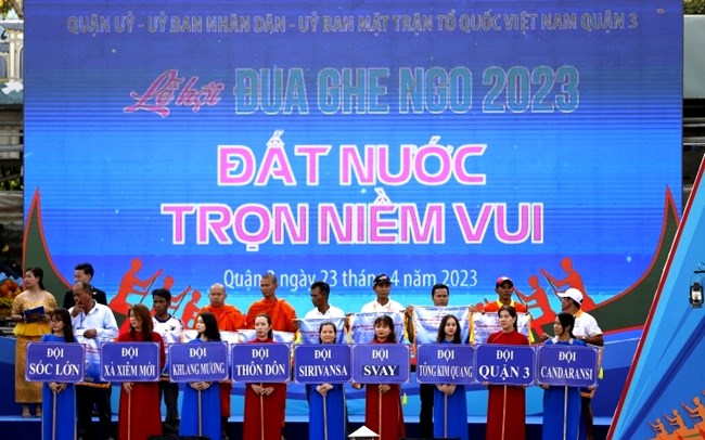 Sôi nổi lễ hội đua ghe ngo lần đầu tiên của TP.HCM (23/4/2023)