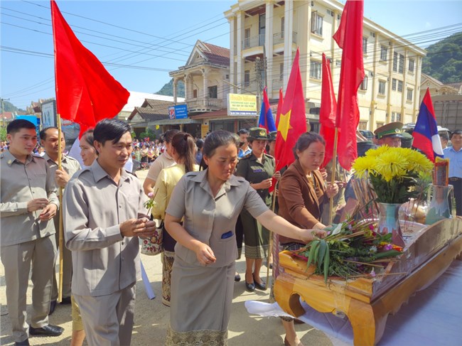 Hồi hương 96 hài cốt liệt sỹ quân tình nguyên và chuyên gia Việt Nam hy sinh tại Lào  trở về nước (17/5/2023)