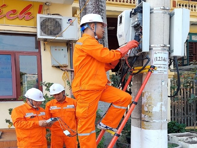 Lo thiếu điện cao điểm mùa nắng nóng ở miền Bắc: Bộ Công Thương kêu gọi tăng cường tiết kiệm điện, tiết kiệm nguồn nước thủy điện (04/05/2023)
