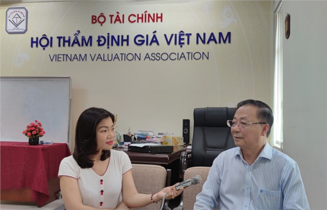 Tăng giá bán lẻ điện bình quân 3%: Làm gì để tránh “té nước theo mưa”? (04/05/2023)