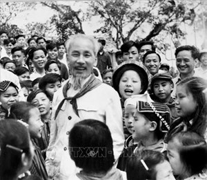 Di sản Hồ Chí Minh: Ngọn đuốc soi đường, tỏa sáng giá trị dân tộc và thời đại (16/05/2023)