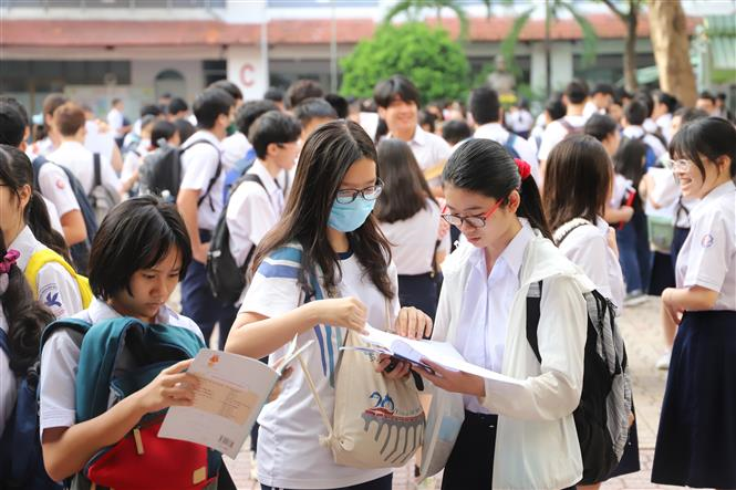 Đổi mới tuyển sinh đại học: Vì sao “đổi” mãi chưa “mới”? (12/6/2023)