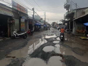 Bến Tre: Hàng nghìn người dân xã nông thôn mới khó khăn vì đường giao thông hư hỏng (20/06/2023)