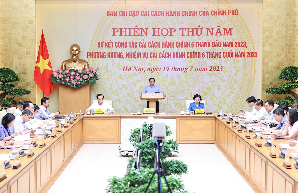 THỜI SỰ 18H CHIỀU 19/7/2023: Thủ tướng Phạm Minh Chính yêu cầu kiên quyết bãi bỏ những quy định rườm rà, gây cản trở, làm tăng chi phí cho người dân và doanh nghiệp.