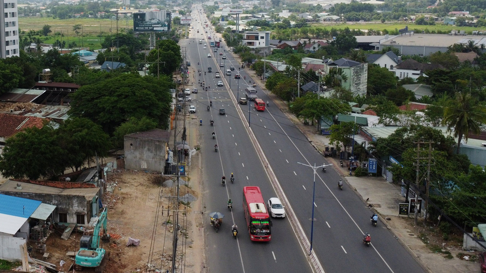 Lí do Quốc lộ 13 đoạn qua Bình Dương đang thi công thì chững lại (14/7/2023)