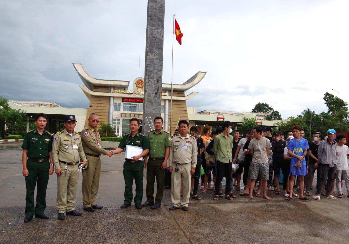 Cẩn trọng trước chiêu trò việc nhẹ, lương cao nơi xứ người (28/7/2023)