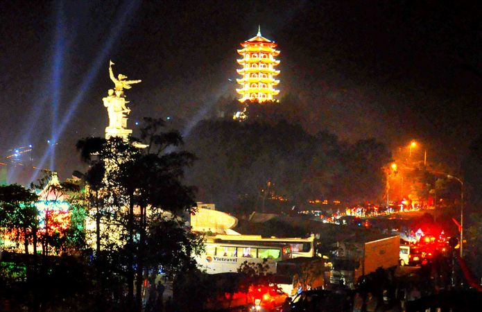 Hà Tĩnh: Xúc động đêm thắp nến và thả hoa đăng tại Ngã ba Đồng Lộc (21/7/2023)