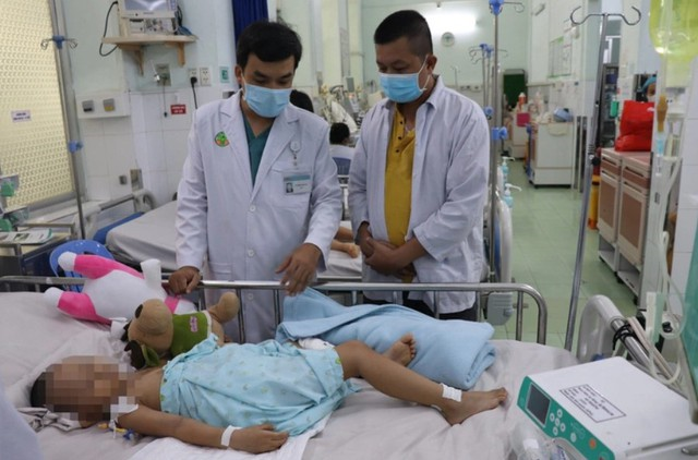 Cứu sống bé gái mắc tay chân miệng nặng bằng kỹ thuật ECMO (6/8/2023)