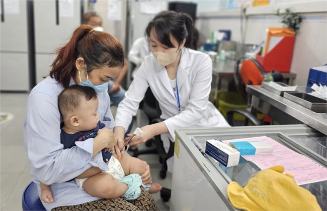 THỚI SỰ 6H SÁNG 16/8/2023: 185.000 liều vaccine 5 trong 1 sẽ chuyển ngay cho 49 tỉnh, thành phố để tiêm chủng cho trẻ