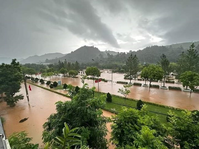 Mưa lớn gây ngập nặng nhiều nơi tại Sơn La (28/8/2023)