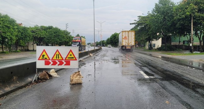          Quốc lộ 1A qua Hà Tĩnh xuống cấp, tiềm ẩn tai nạn giao thông (21/8/2023)