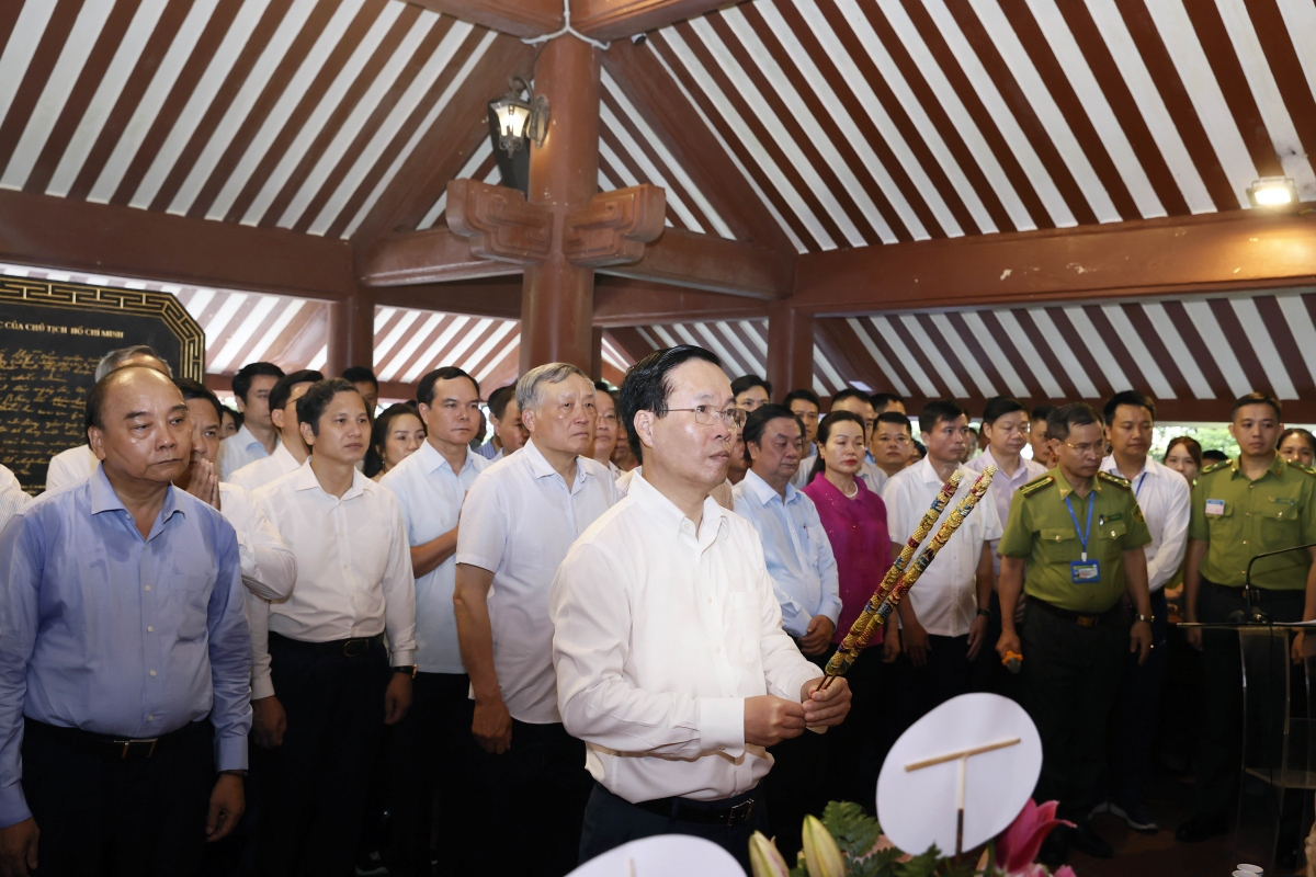 THỜI SỰ 18H CHIỀU 27/8/2023: Chủ tịch nước Võ Văn Thưởng dâng hương tưởng niệm 54 năm Ngày mất của Chủ tịch Hồ Chí Minh.