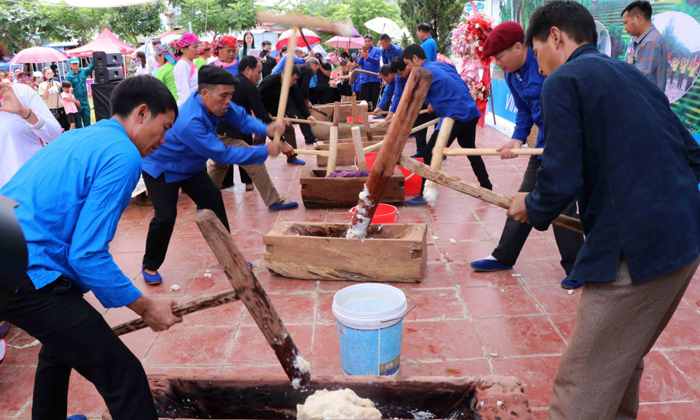     Lai Châu khơi nguồn văn hóa để phát triển du lịch bền vững (24/8/2023)