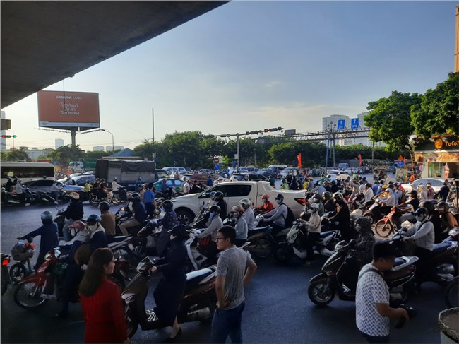Hà Nội: Giao thông ùn tắc cục bộ tại cửa ngõ ra vào thành phố (31/8/2023)