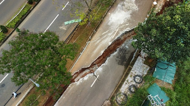 THỜI SỰ 21H30 ĐÊM 07/8/2023: Phát hiện dòng chảy ngầm phía dưới khu vực sạt trượt của đường Hồ Chí Minh đoạn qua thành phố Gia Nghĩa tỉnh Đắk Nông