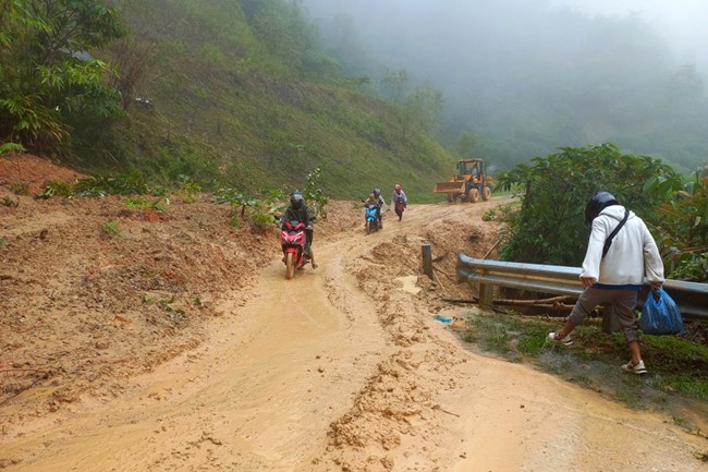       Những vướng mắc về thủ tục đang làm chậm tiến độ khắc phục sạt lở giao thông ở Lai Châu (14/8/2023)