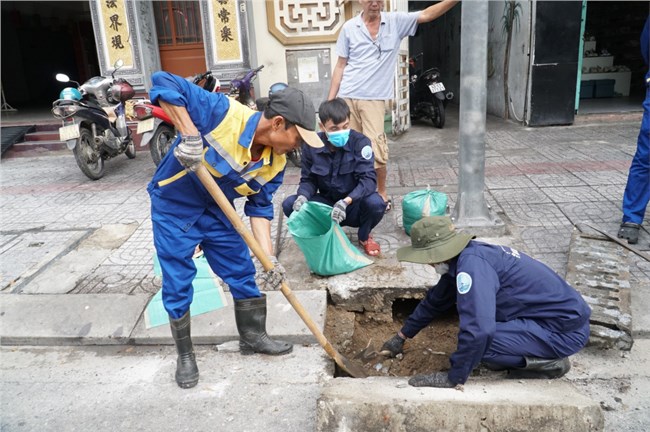 Đà Nẵng: Nhiều rác thải, xà bần được nạo vét chống ngập (16/8/2023)