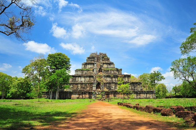 Khu quần thể đền Koh Ker (Campuchia) vừa được UNESCO công nhận là Di sản thế giới (23/9/2023)