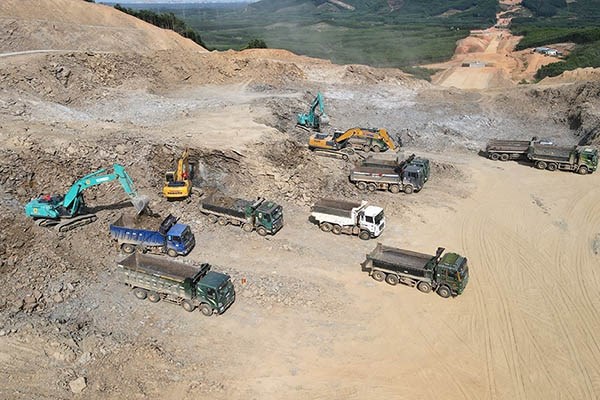 Hà Tĩnh sẵn sàng 11 mỏ vật liệu phục vụ cao tốc Bắc Nam (12/9/2023)