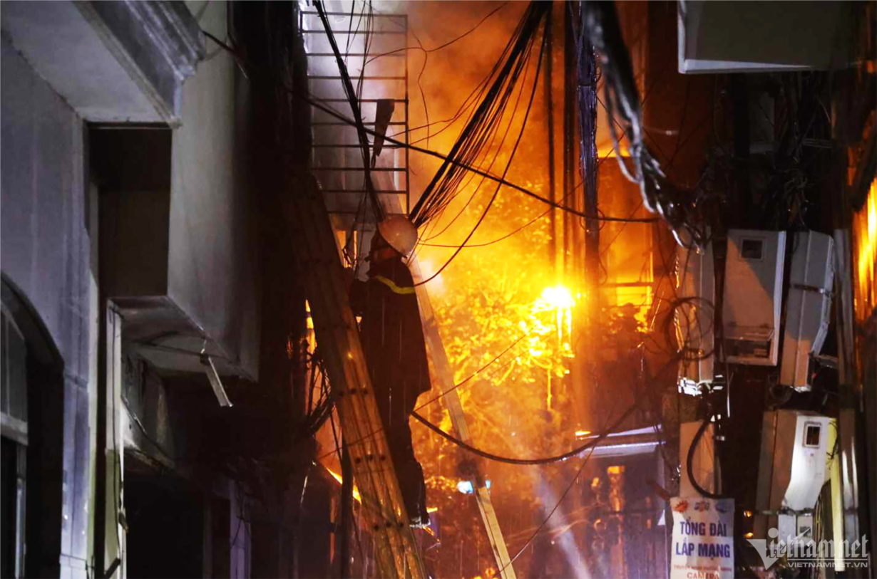THỜI SỰ 6 H NGÀY 14/9/2023:
Sẽ tiến hành rà soát chung cư mini trên toàn quốc, sau vụ cháy khiến 56 người chết tại Hà Nội.